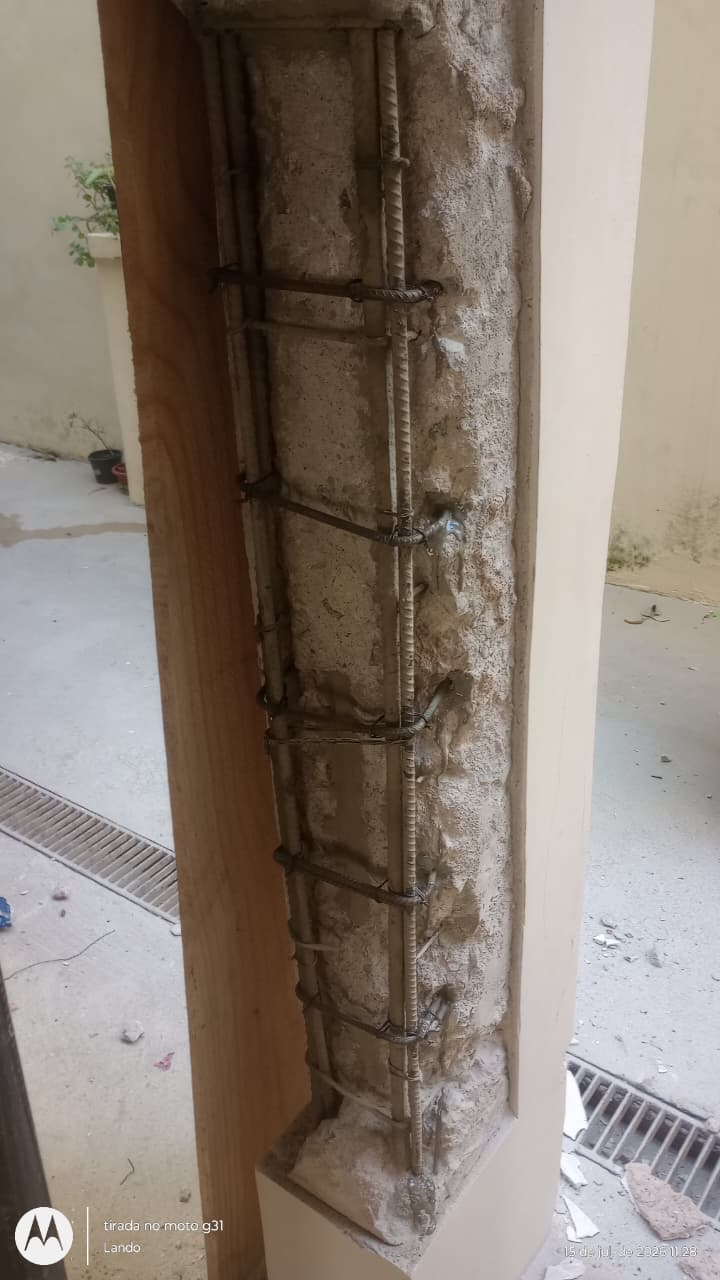 Recuperação estrutural de pilares com escoramento em garagem de condomínio