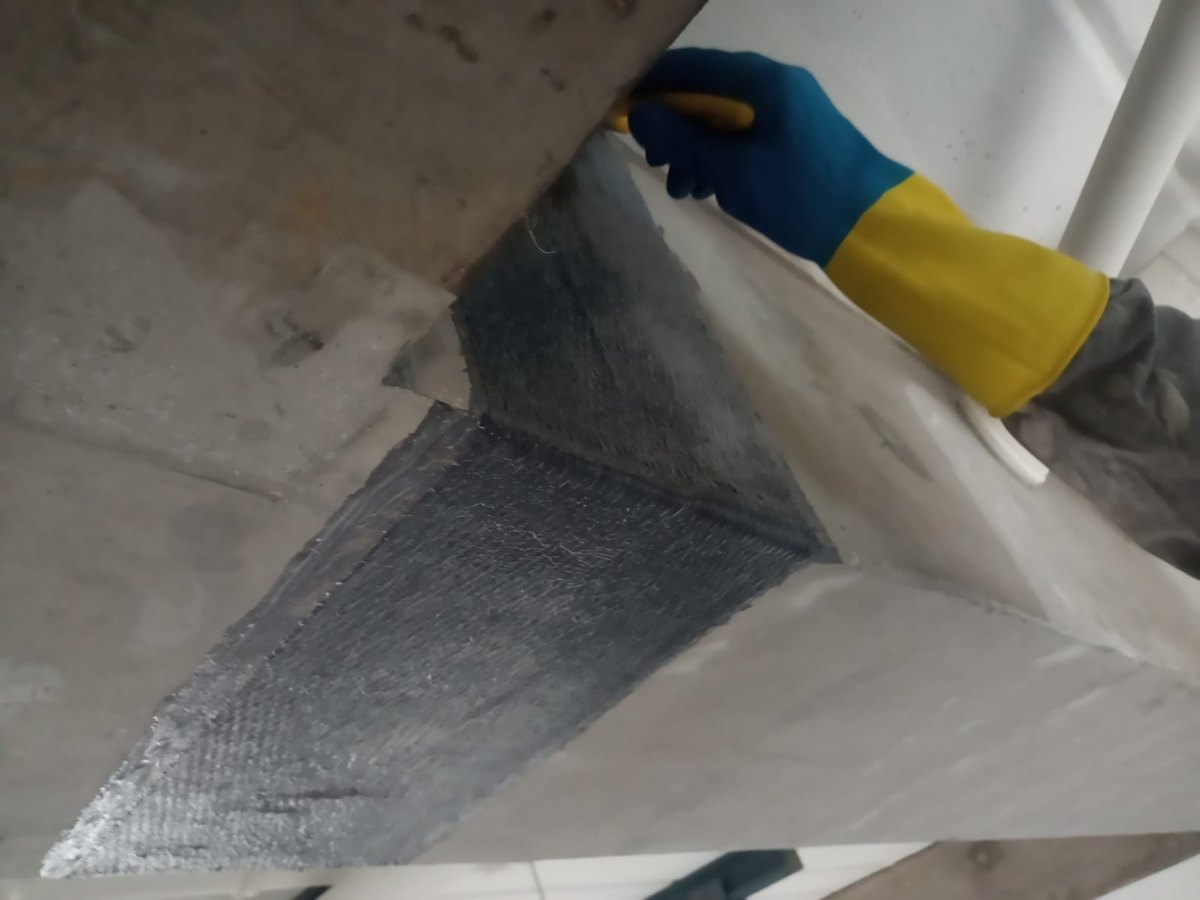 Aplicação de reforço estrutural com fibra de carbono