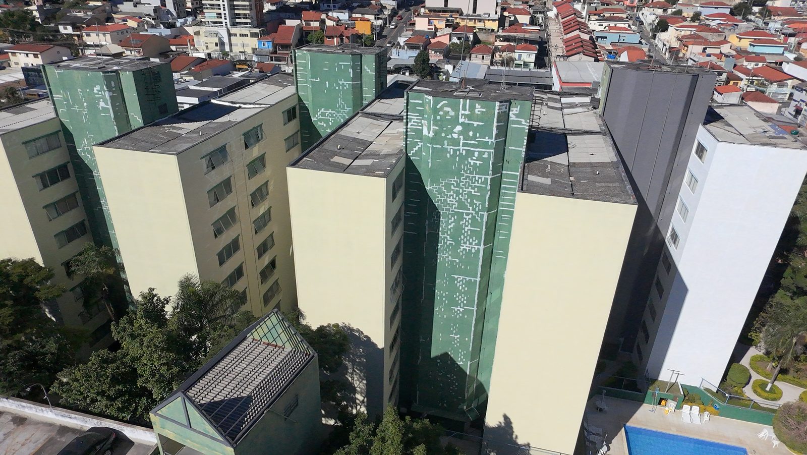 Fachada durante o serviço de pintura