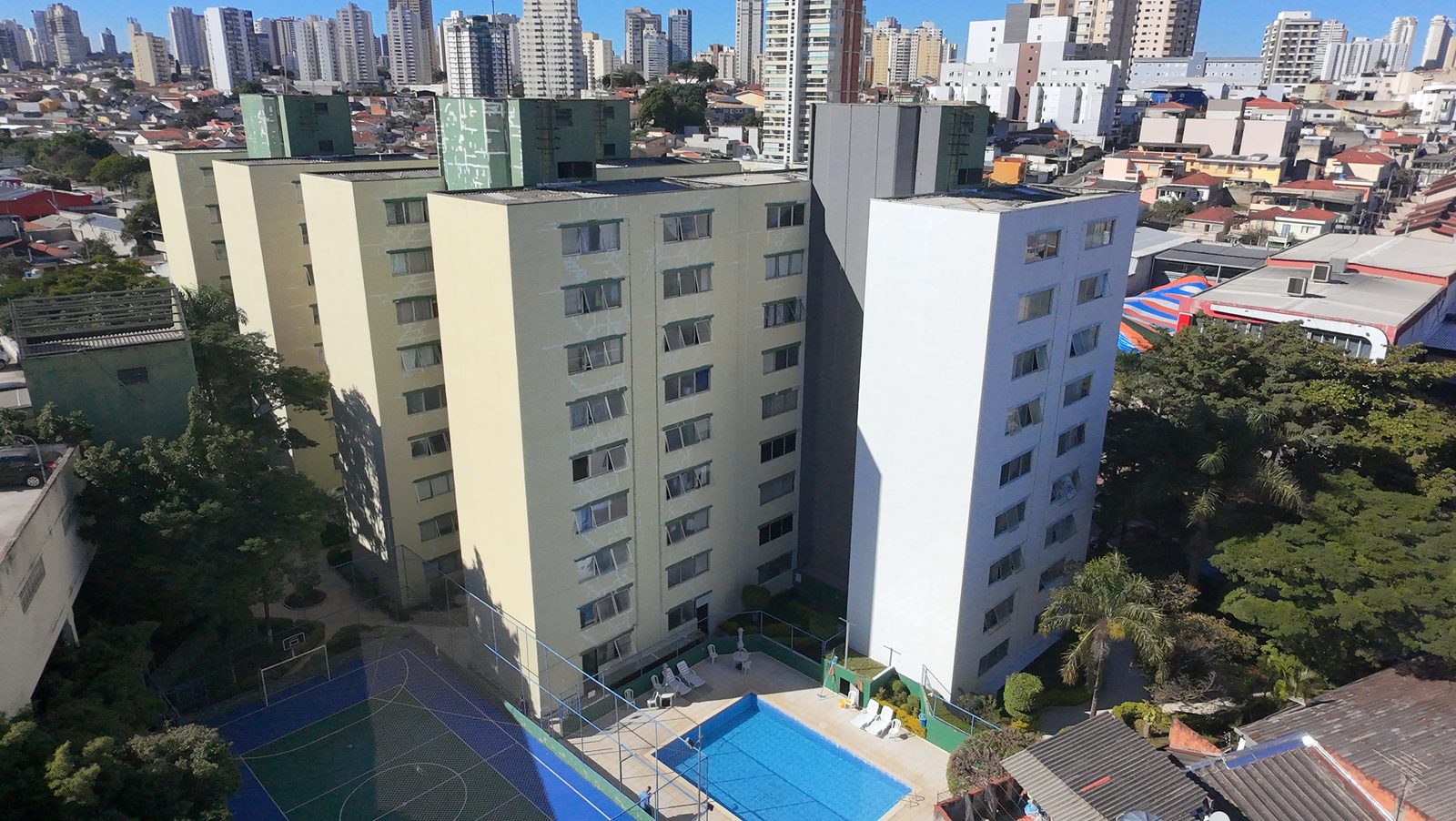 Edifício com pintura de fachada concluída